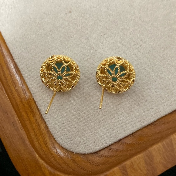 Vintage Gold and Turquoise Stud Earrings - Picture 6 of 6
